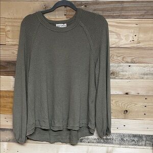 New In size Large Olive Color Waffle Knit Long-Sleeve Lightweight Soft Top